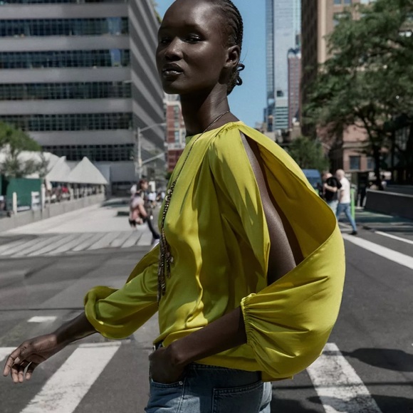 NEW! Zara Lime 🍋🟩 Green Satin Effect Cutout Sleeve Top - Picture 3 of 6